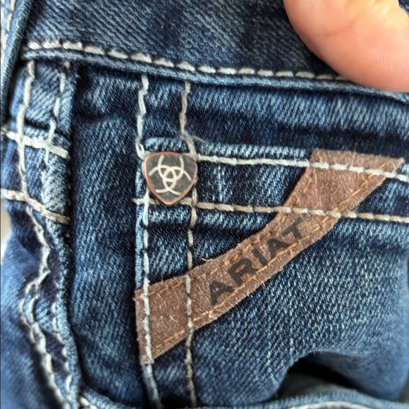 Ariat Dark Blue Distressed Jeans like new!! - Picture 8 of 8